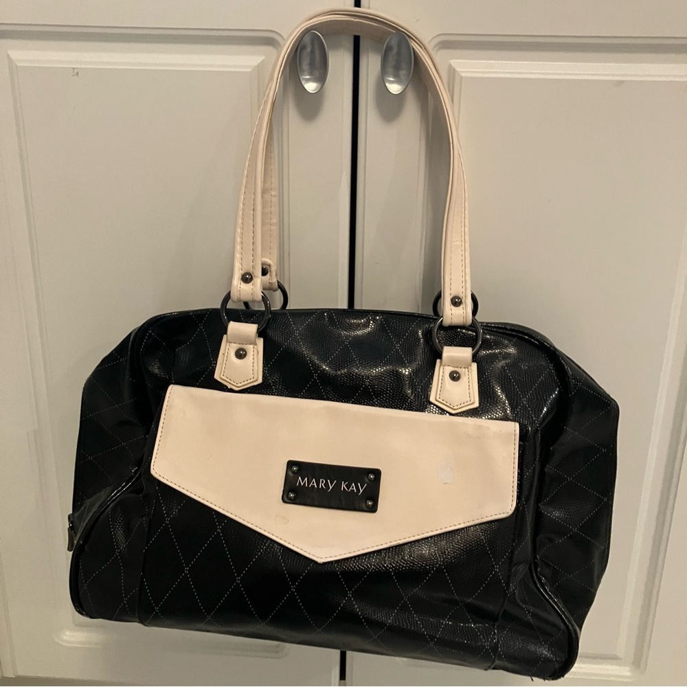 Mary Kay black / cream large carry all bag / purse.  Front pocket